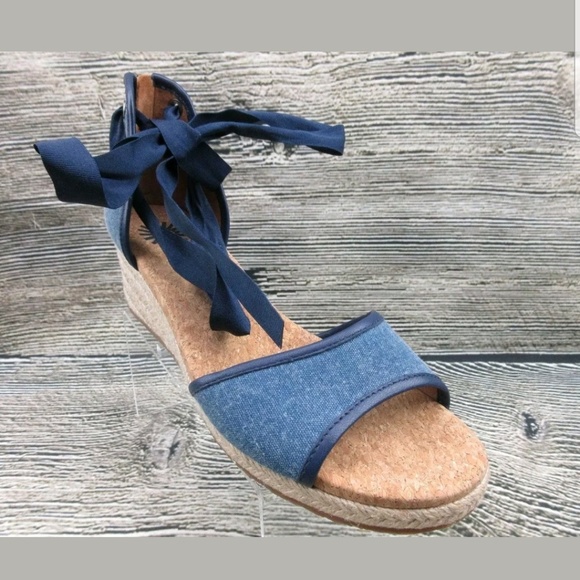 ❌SOLD Ugg Amell Wedge Denim Chambray Sandals - Picture 3 of 8
